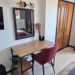 Cozy Sea View With Balcony & Access *