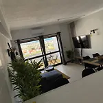 Cozy Sea View With Balcony & Access *