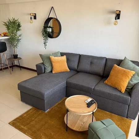 Апартаменты Cozy Sea View With Balcony & Access *