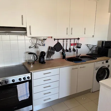 Апартаменты Cozy Sea View With Balcony & Access