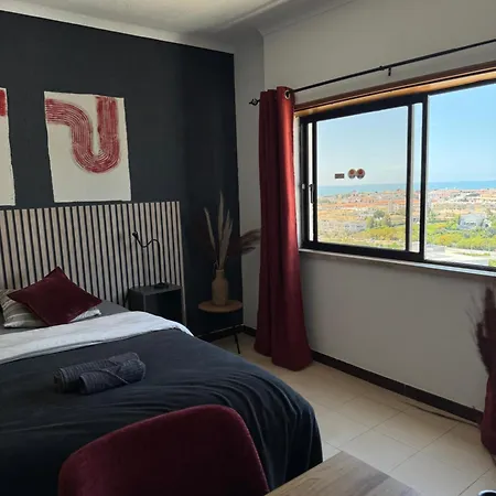 Cozy Sea View With Balcony & Access *