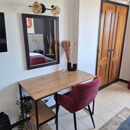 Cozy Sea View With Balcony & Access *